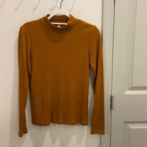 Uniqlo mock turtle neck shirt